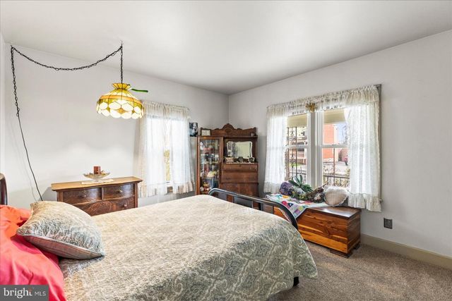 318 W HIGH ST, New Oxford, PA 17350