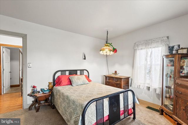 318 W HIGH ST, New Oxford, PA 17350