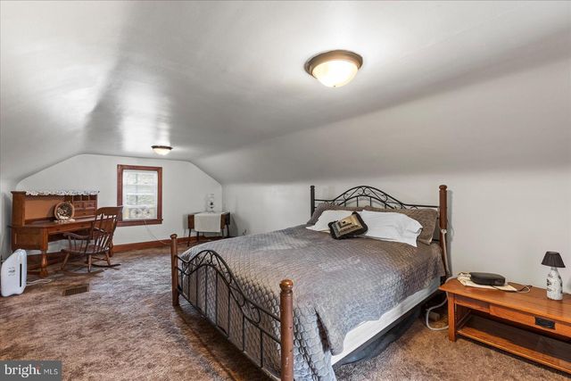 318 W HIGH ST, New Oxford, PA 17350