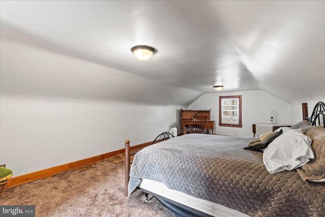 318 W HIGH ST, New Oxford, PA 17350