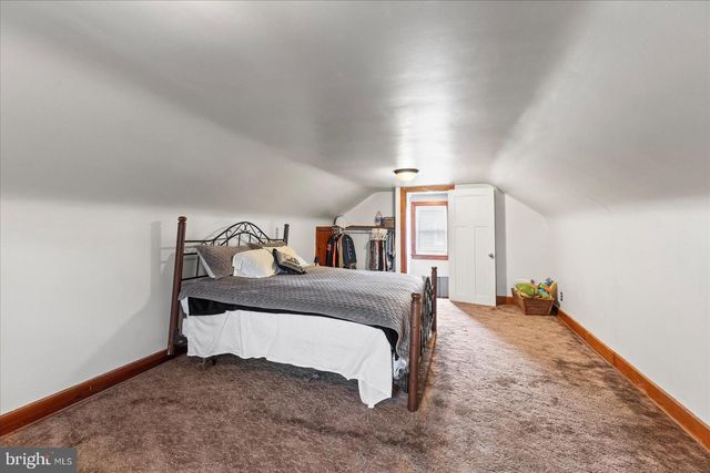 318 W HIGH ST, New Oxford, PA 17350