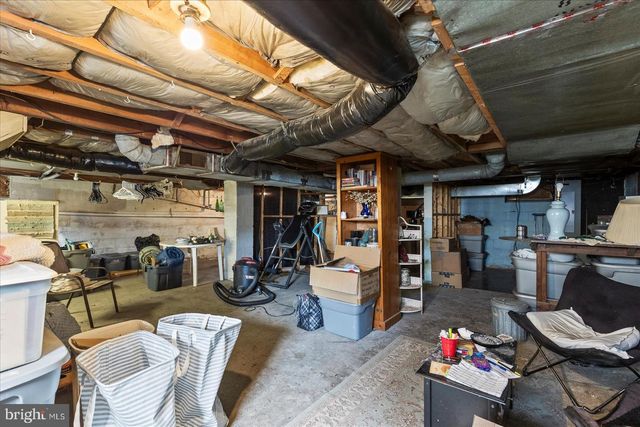 318 W HIGH ST, New Oxford, PA 17350