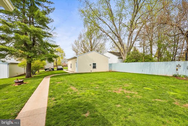 318 W HIGH ST, New Oxford, PA 17350