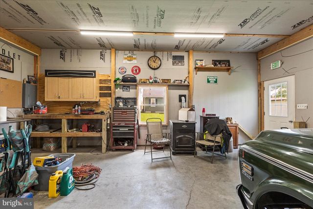 318 W HIGH ST, New Oxford, PA 17350