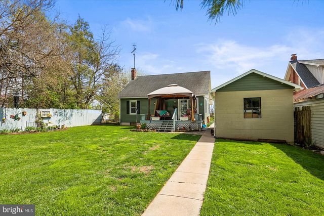 318 W HIGH ST, New Oxford, PA 17350