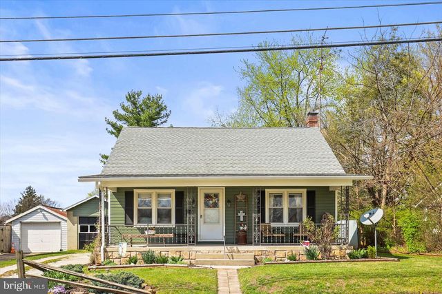 318 W HIGH ST, New Oxford, PA 17350