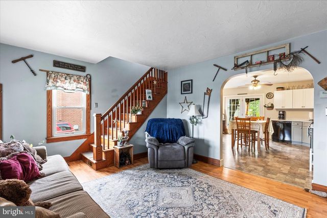 318 W HIGH ST, New Oxford, PA 17350