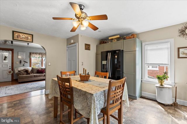 318 W HIGH ST, New Oxford, PA 17350