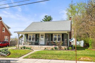 318 W HIGH ST, New Oxford, PA 17350