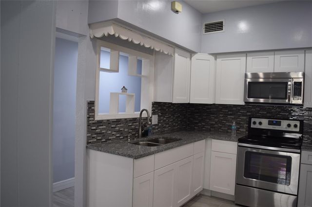 8304 DOT LANE, Orlando, FL 32809