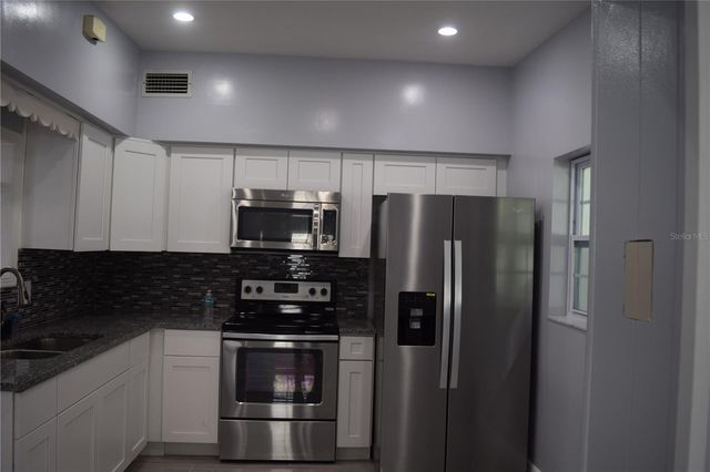 8304 DOT LANE, Orlando, FL 32809