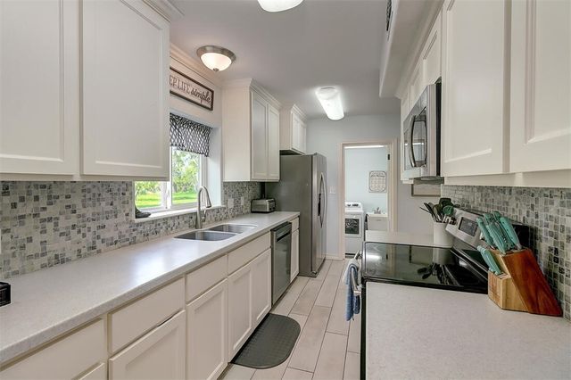 1010 First St, Bayside, TX 78340