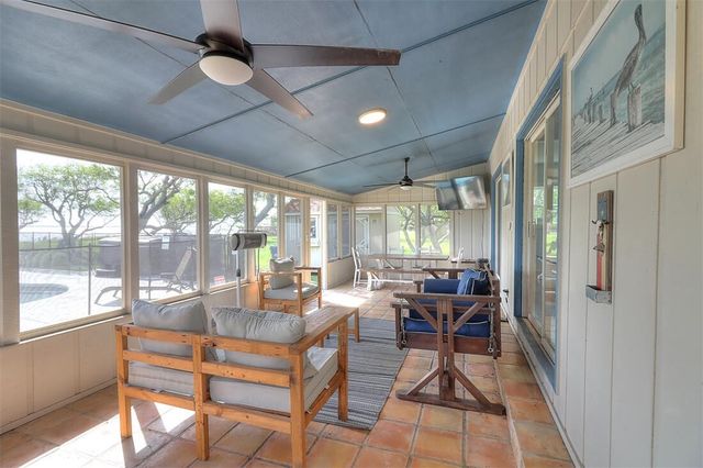 1010 First St, Bayside, TX 78340