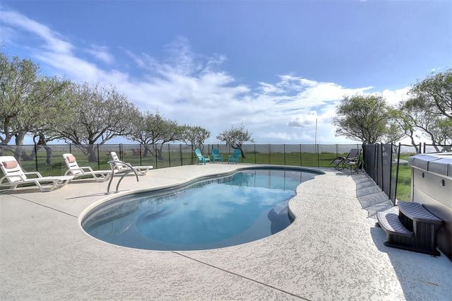 1010 First St, Bayside, TX 78340