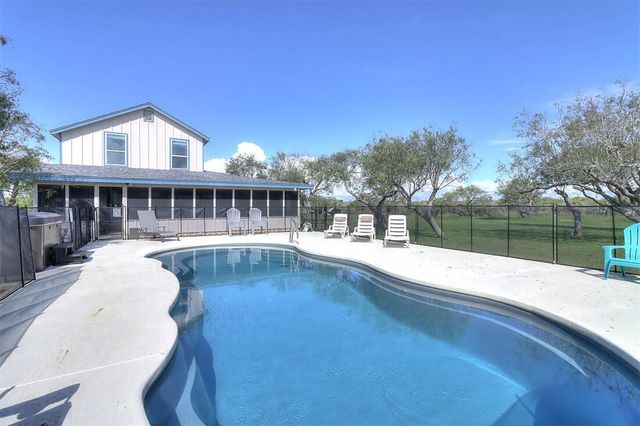 1010 First St, Bayside, TX 78340