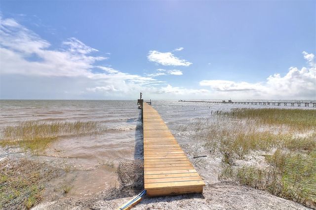 1010 First St, Bayside, TX 78340
