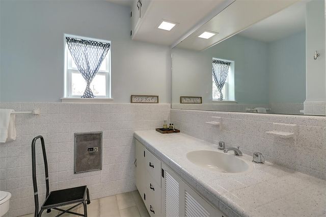 1010 First St, Bayside, TX 78340