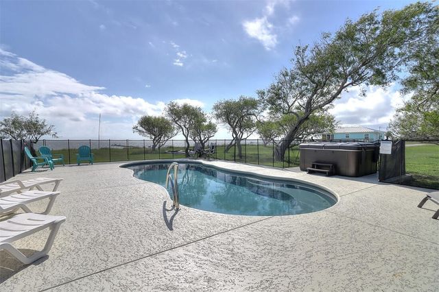1010 First St, Bayside, TX 78340