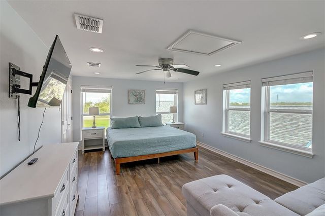 1010 First St, Bayside, TX 78340
