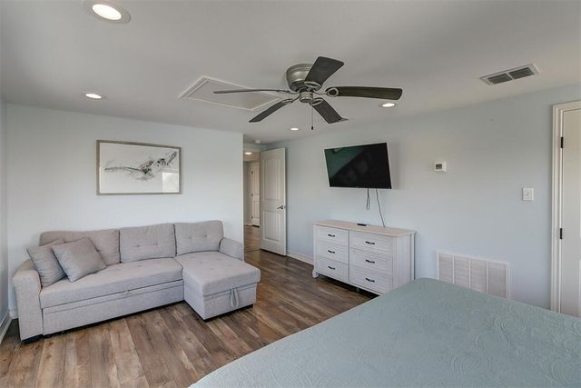 1010 First St, Bayside, TX 78340
