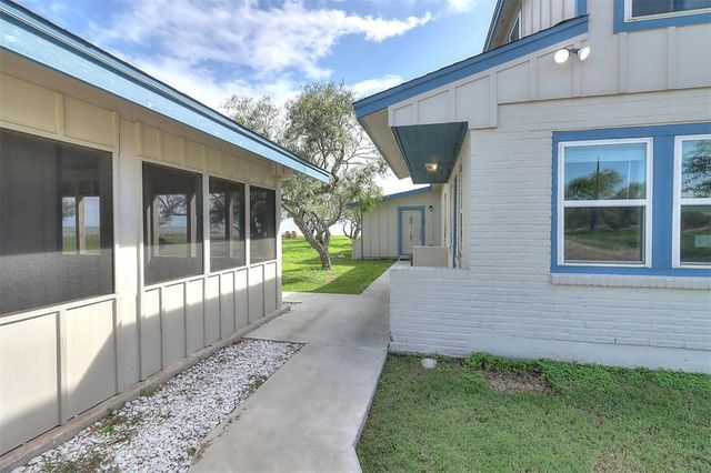 1010 First St, Bayside, TX 78340