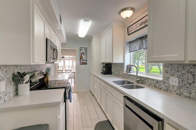 1010 First St, Bayside, TX 78340