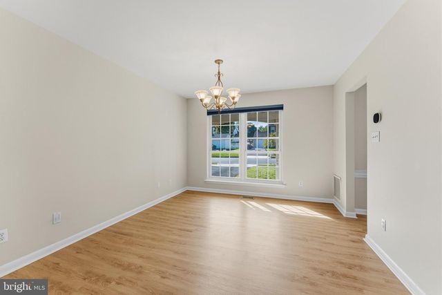 1465 KINGSTREAM DR, Herndon, VA 20170