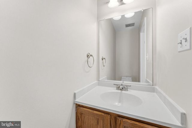 1465 KINGSTREAM DR, Herndon, VA 20170