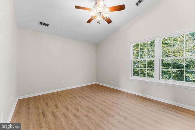 1465 KINGSTREAM DR, Herndon, VA 20170