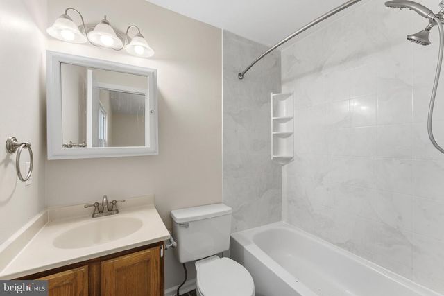 1465 KINGSTREAM DR, Herndon, VA 20170