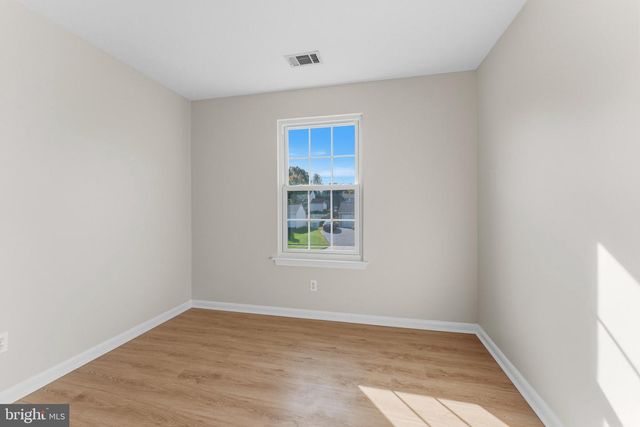 1465 KINGSTREAM DR, Herndon, VA 20170