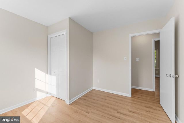 1465 KINGSTREAM DR, Herndon, VA 20170