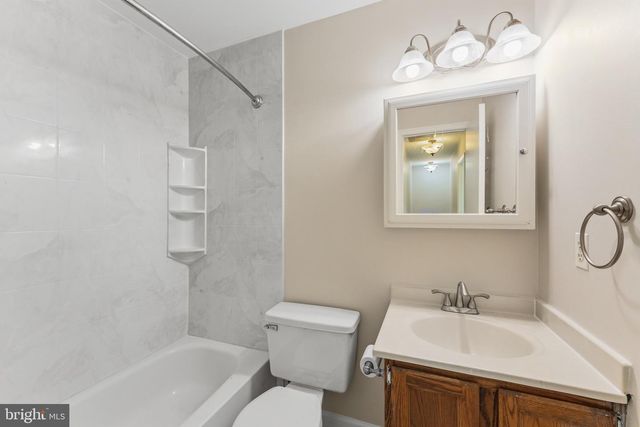 1465 KINGSTREAM DR, Herndon, VA 20170