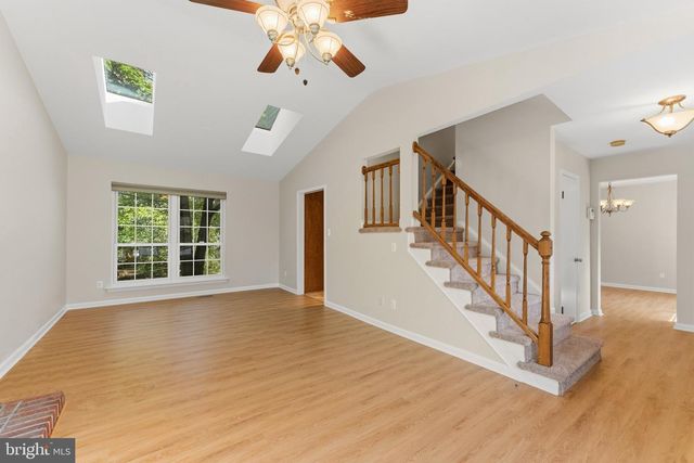 1465 KINGSTREAM DR, Herndon, VA 20170