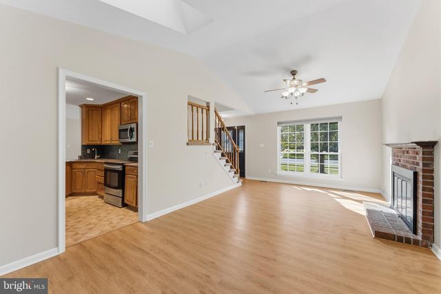 1465 KINGSTREAM DR, Herndon, VA 20170
