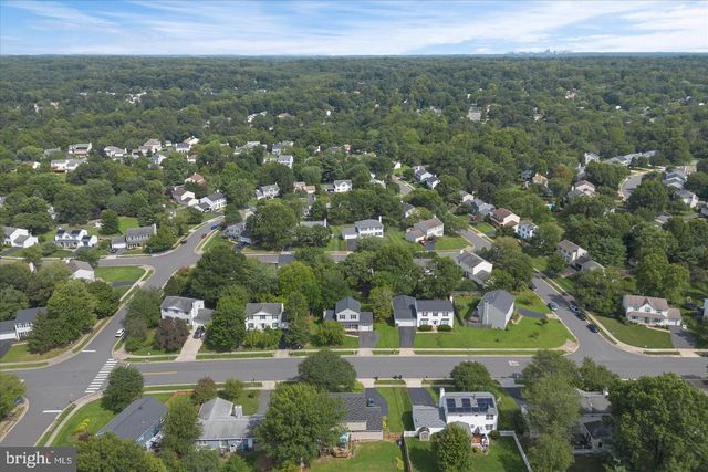 1465 KINGSTREAM DR, Herndon, VA 20170