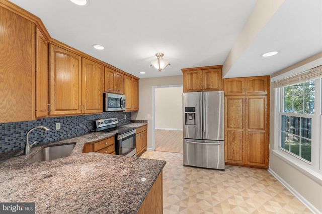 1465 KINGSTREAM DR, Herndon, VA 20170