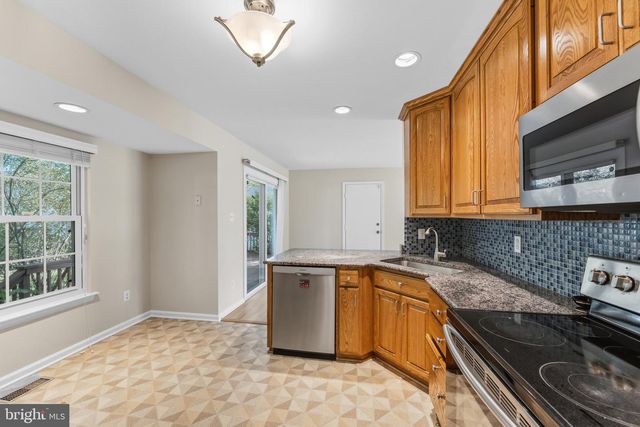 1465 KINGSTREAM DR, Herndon, VA 20170