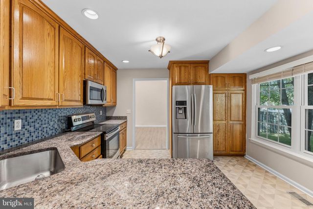 1465 KINGSTREAM DR, Herndon, VA 20170