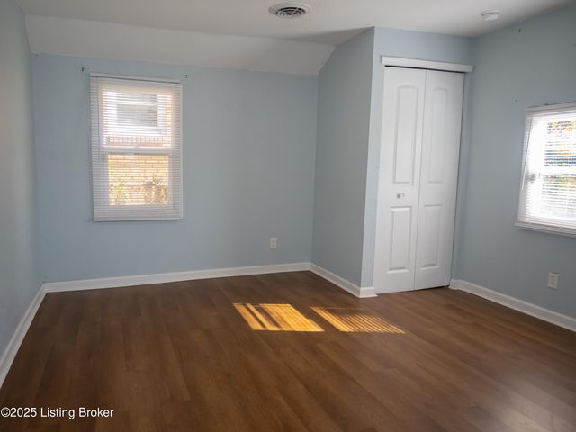 2021 Appleton Ln, Louisville, KY 40216