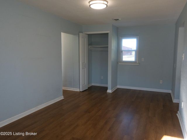 2021 Appleton Ln, Louisville, KY 40216