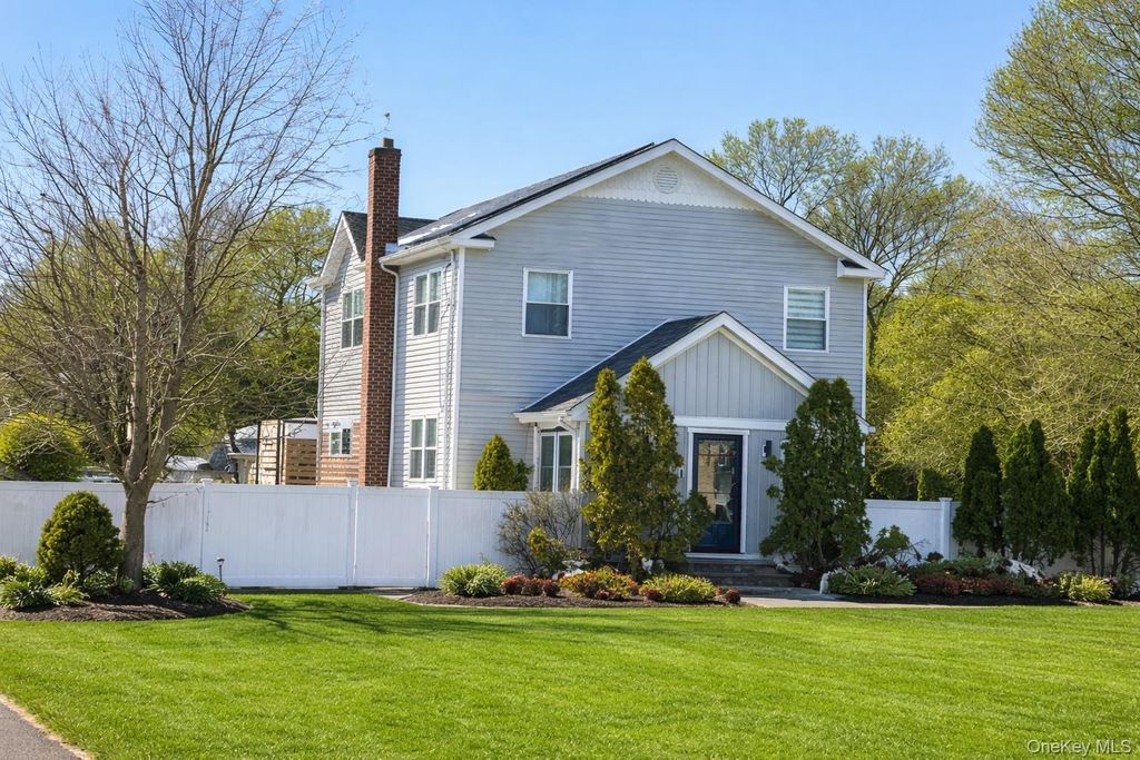 1196 Coates Avenue, Holbrook, NY 11741