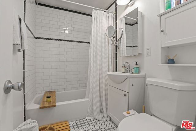 1614 Grafton Street, Los Angeles, CA 90026