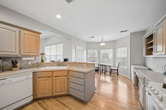 9608 N 100th East Avenue, Owasso, OK 74055