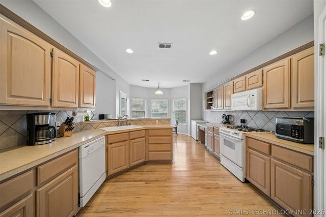 9608 N 100th East Avenue, Owasso, OK 74055