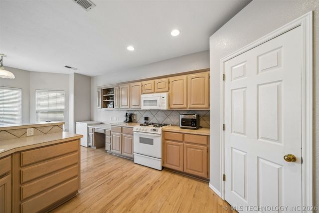 9608 N 100th East Avenue, Owasso, OK 74055