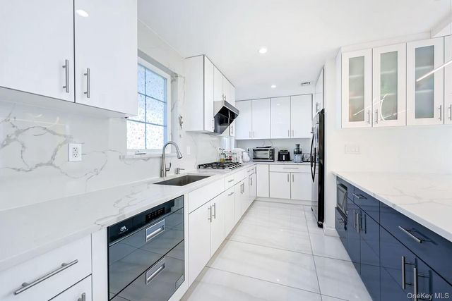 110 Melrose Avenue, East Rockaway, NY 11518