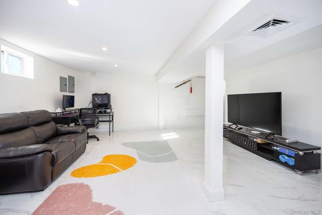 110 Melrose Avenue, East Rockaway, NY 11518