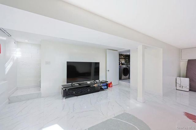 110 Melrose Avenue, East Rockaway, NY 11518