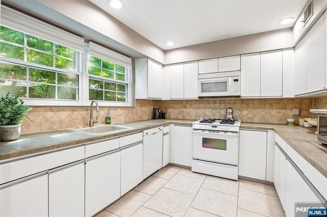 12 Clearwater Drive, Wayne, NJ 07470